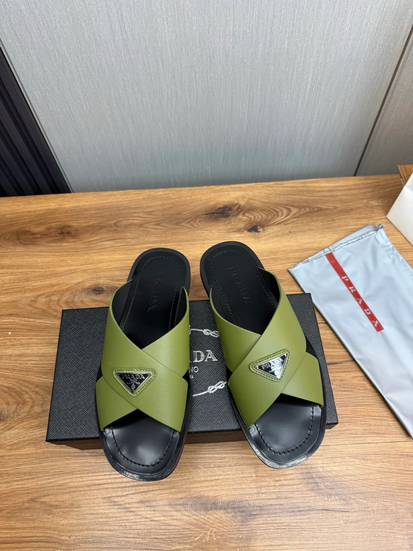 Factory price 340💰 ＰＲＡＤＡPrada - popular men's slippers hot sale 🔥 🩴Official website one to one production 38-45 sizes 45 46 🉑️Customized!